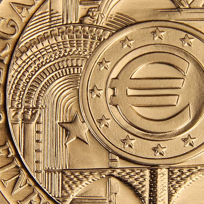 Deutschland 100 Euro Goldmuenze 2002 Detailansicht Vorderseite Euro-Symbol Sternenring Architektur
