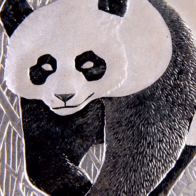 China Panda Silbermuenze 1 oz 2002 Detailansicht Pandakopf Fellpraegung Bambus
