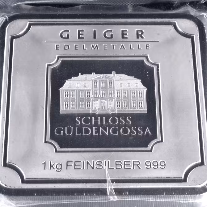 Geiger Silberbarren 1kg Schloss Gueldengossa Schraegansicht in Folie