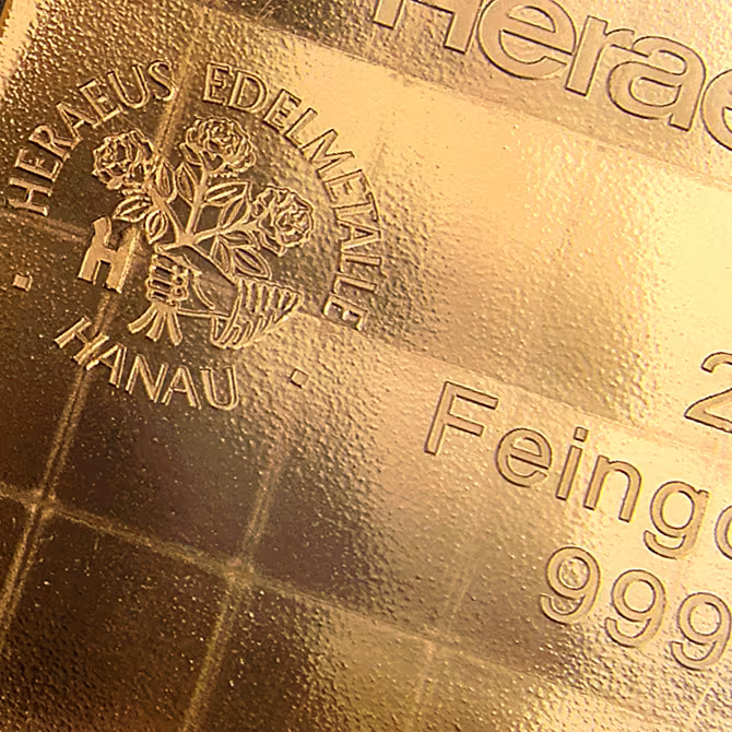 Heraeus CombiBar Goldtafel 20x1g Schraegansicht mit Seriennummer