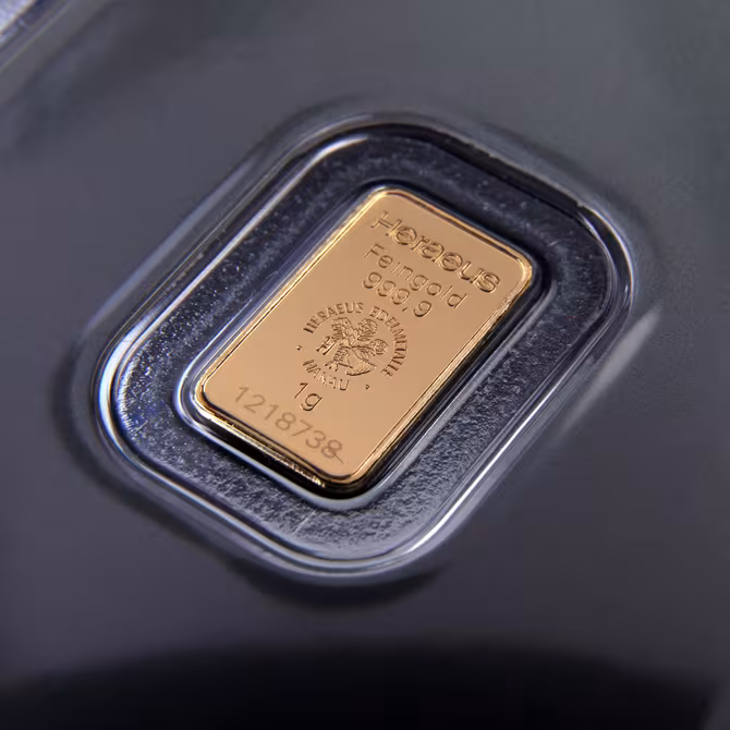 Heraeus Goldbarren 1g Feingold Barren Schraegansicht Nahaufnahme