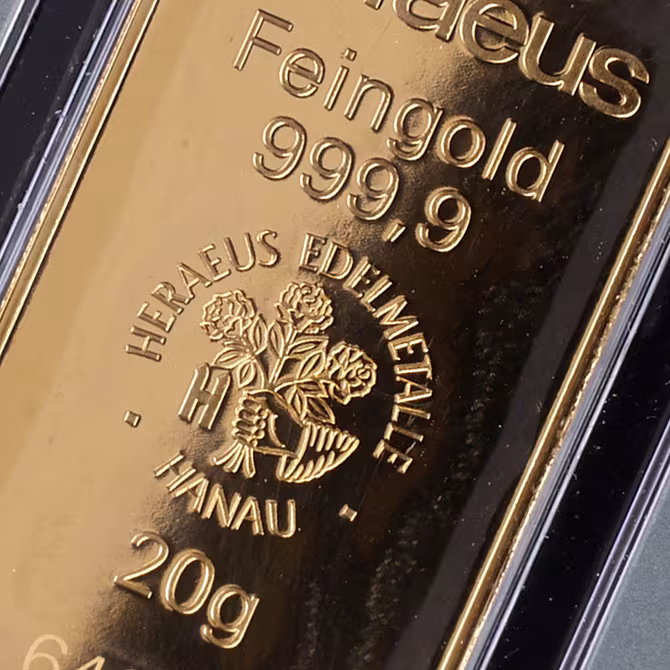 Heraeus Goldbarren 20g Vorderseite im Blister mit Seriennummer