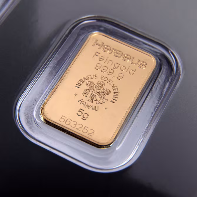 Heraeus Goldbarren 5g Feingold Nahaufnahme Praegung Vorderseite