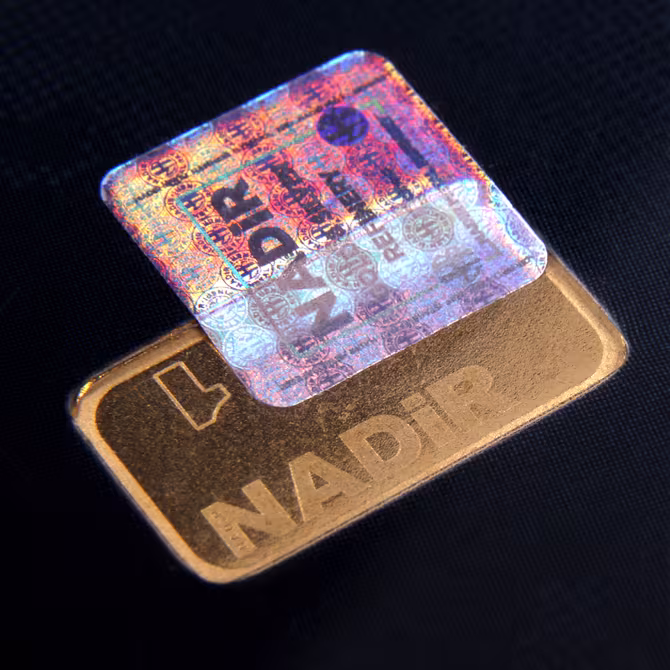 Nadir Goldbarren 1g Detailansicht Vorderseite mit Praegung Feingold 9999