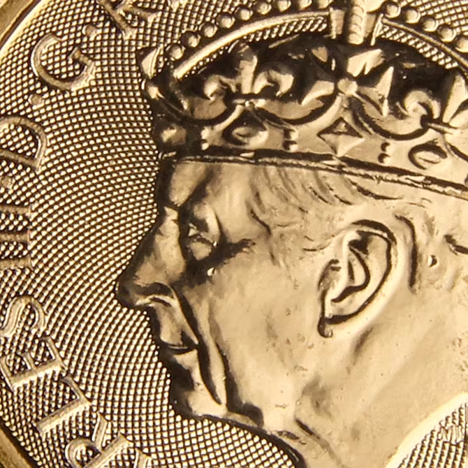 Royal Mint Coronation Goldmuenze 1 oz 2023 Detailansicht Portraet Charles III. mit Krone