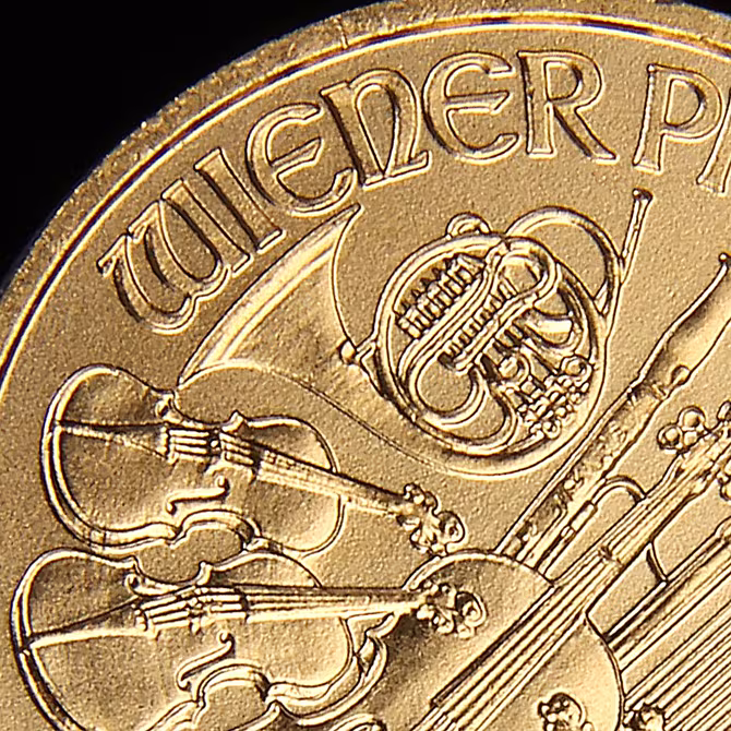 Wiener Philharmoniker Goldmuenze 1/10 oz Detailansicht Horn und Geigen Praegung