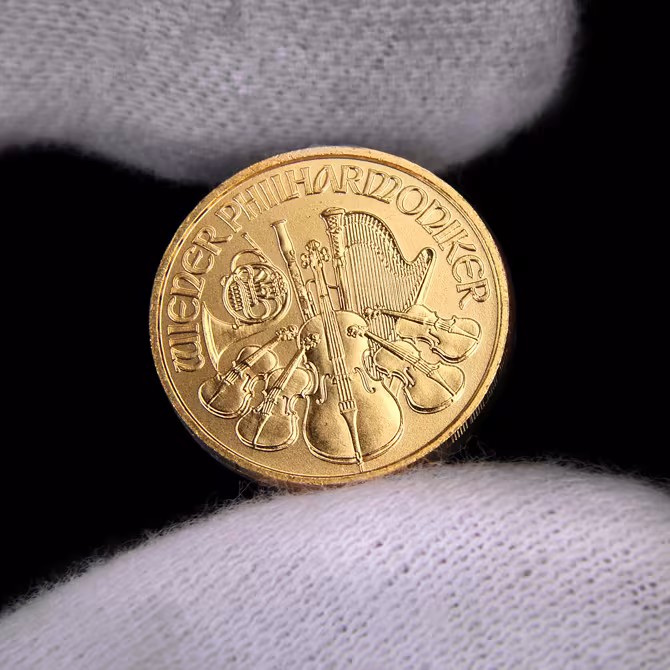 Wiener Philharmoniker Goldmuenze 1/10 oz Vorderseite Instrumentenmotiv in weissen Handschuhen