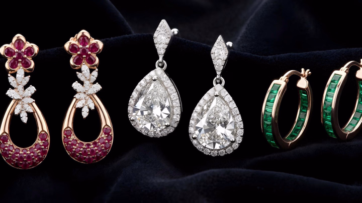 Ohrringe aus Gold und Silber mit Rubinen, Diamanten und Smaragden bei Goldmichi